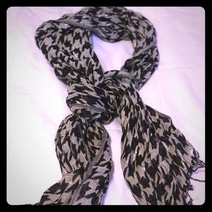 Houndstooth scarf